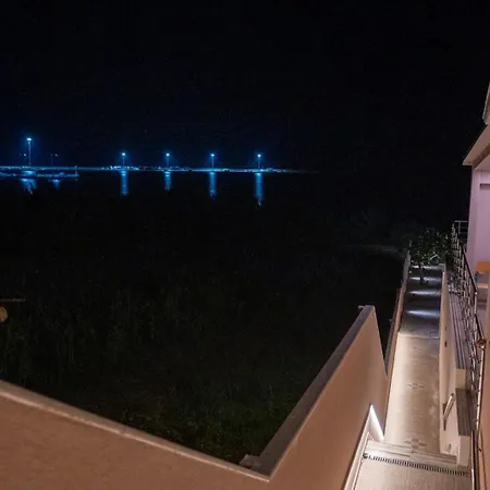 TSABAS BEACH SIDE APARTMENTS ΤΣΑΜΠΑΣ ΠΑΡΑΛΙΑΚΑ Διαμερίσματα 4 Appartement *